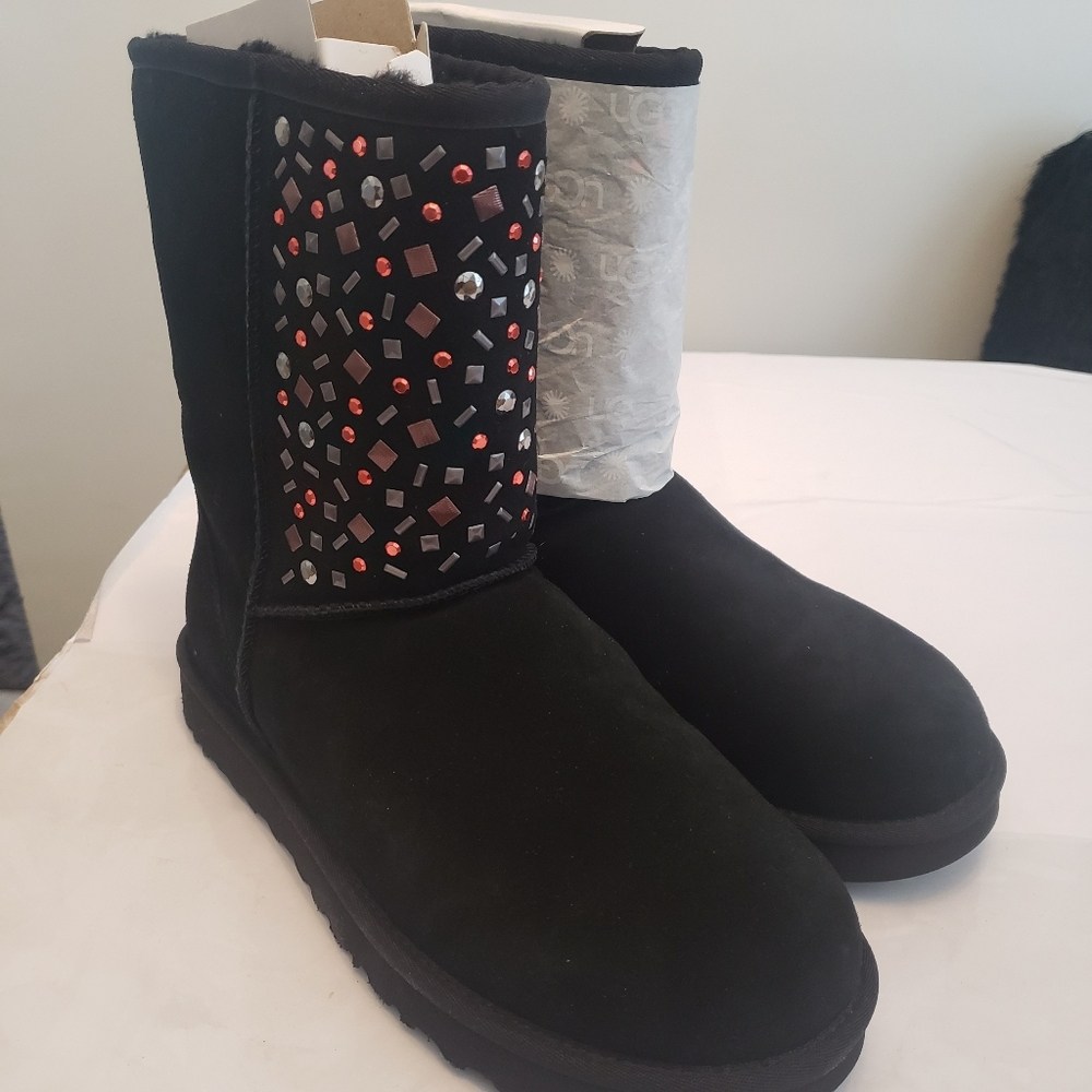 UGG Short Stud ll